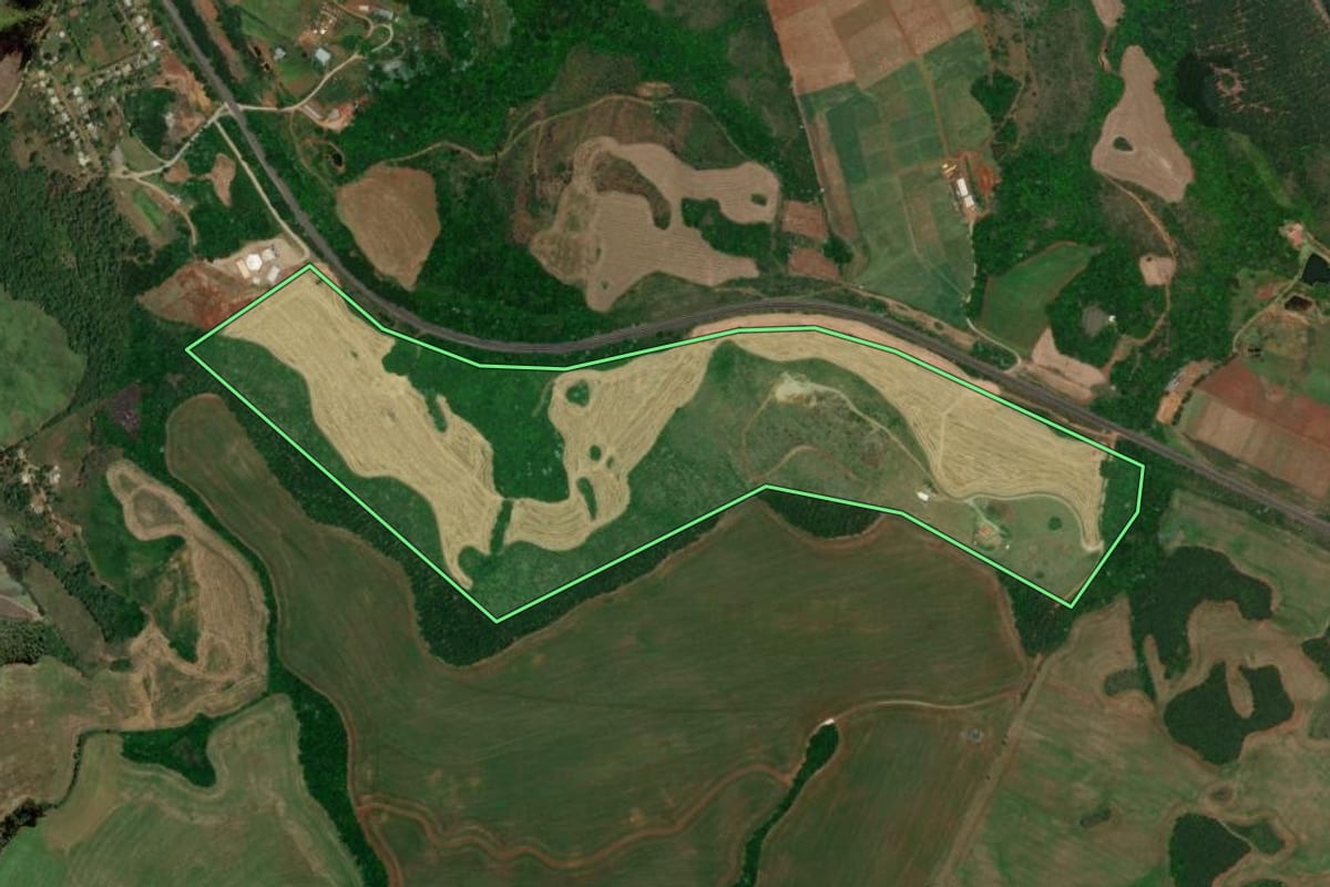 Imagem de satélite do imóvel rural em Campos Novos (SC), com o contorno declarado no CAR desenhado por cima.