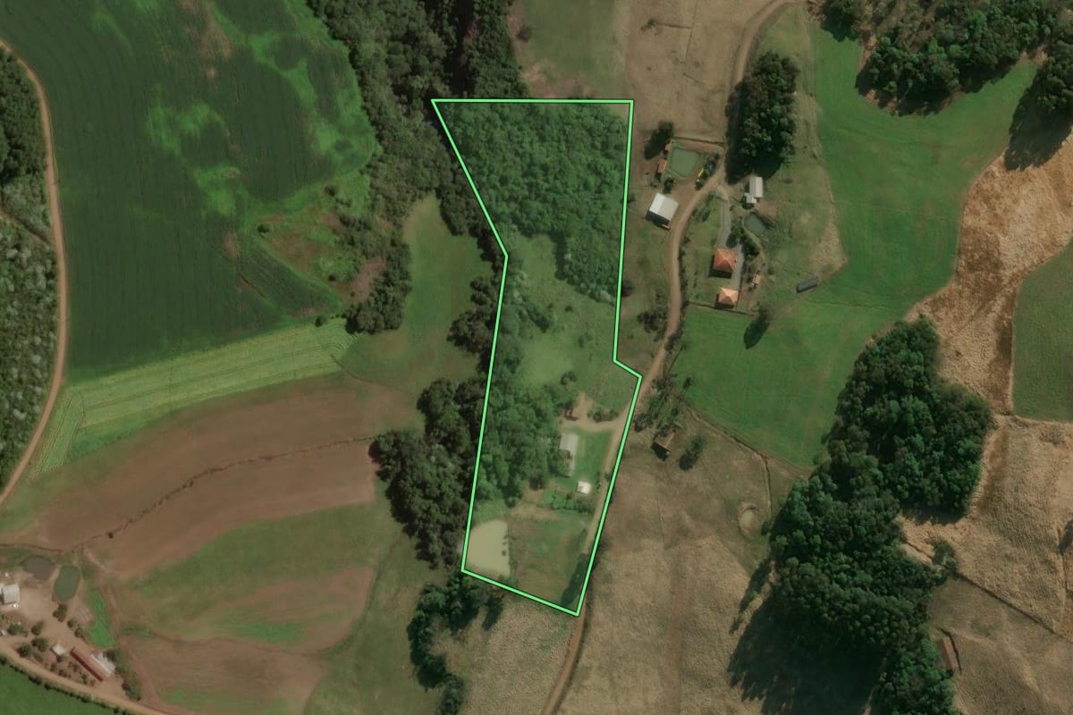 Imagem de satélite do imóvel rural em Campos Novos (SC), com o contorno declarado no CAR desenhado por cima.