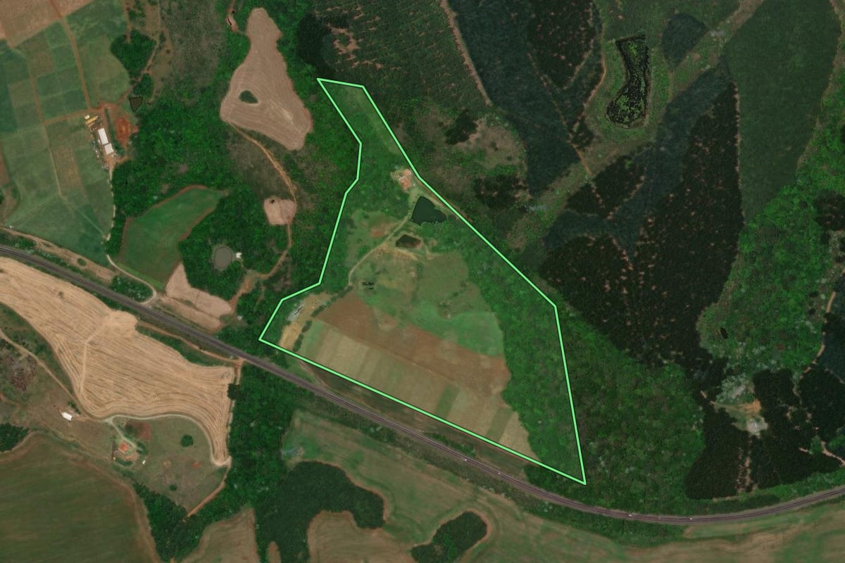 Imagem de satélite do imóvel rural em Campos Novos (SC), com o contorno declarado no CAR desenhado por cima.