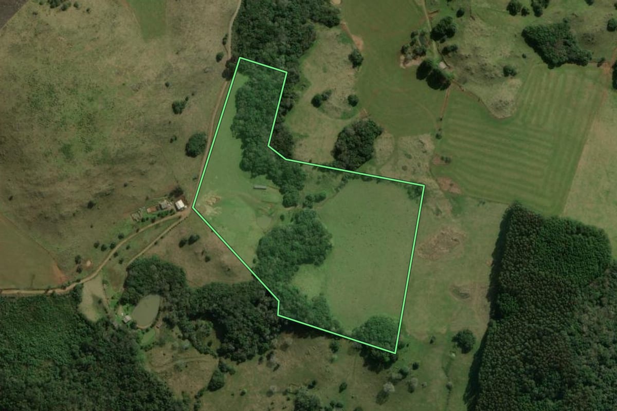 Imagem de satélite do imóvel rural em Campos Novos (SC), com o contorno declarado no CAR desenhado por cima.