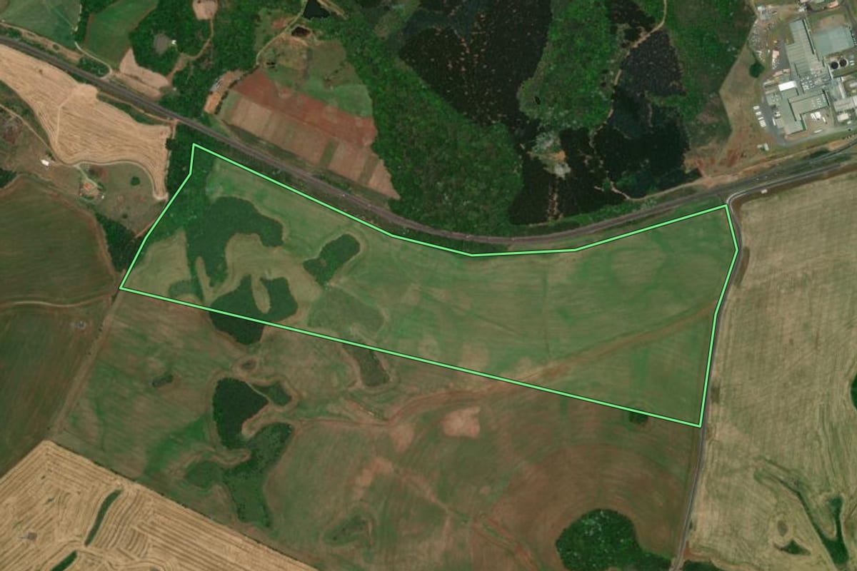 Imagem de satélite do imóvel rural em Campos Novos (SC), com o contorno declarado no CAR desenhado por cima.