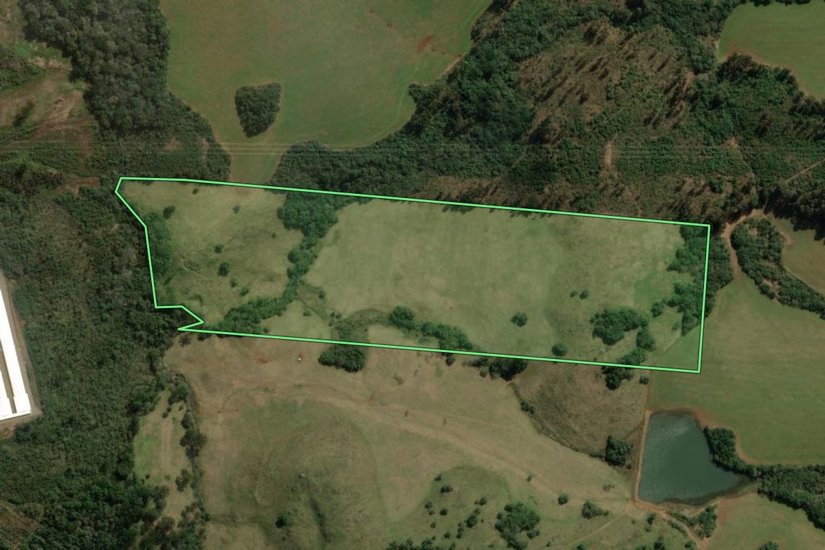 Imagem de satélite do imóvel rural em Campos Novos (SC), com o contorno declarado no CAR desenhado por cima.