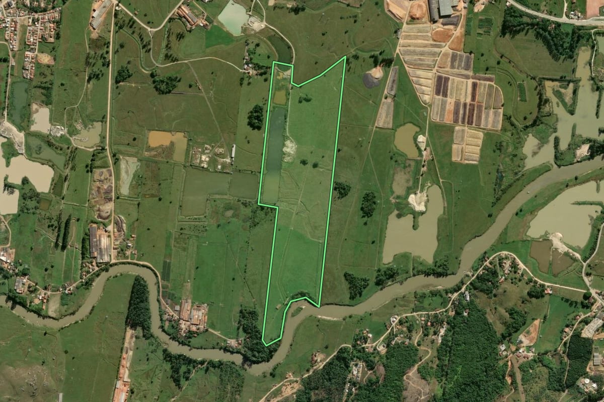 Imagem de satélite do imóvel rural em Canelinha (SC), com o contorno declarado no CAR desenhado por cima.