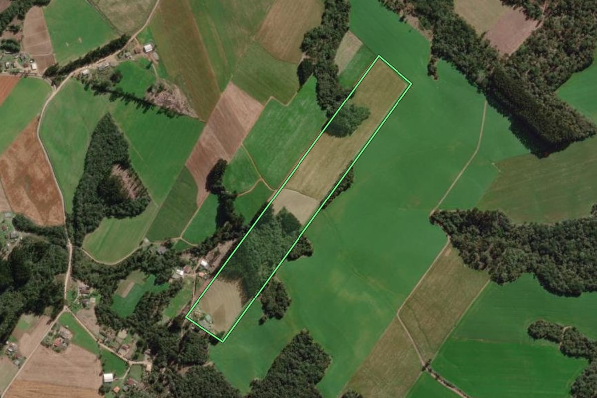 Imagem de satélite do imóvel rural em Canoinhas (SC), com o contorno declarado no CAR desenhado por cima.