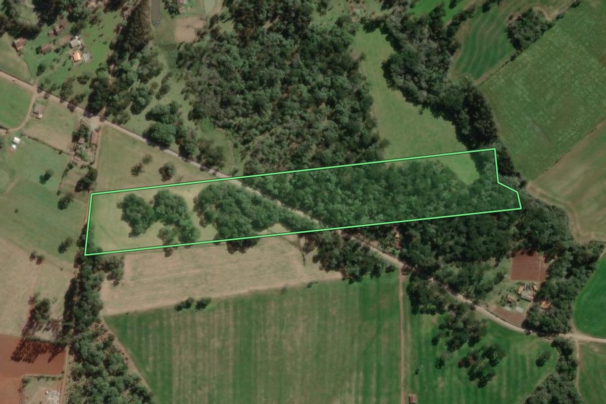 Imagem de satélite do imóvel rural em Canoinhas (SC), com o contorno declarado no CAR desenhado por cima.