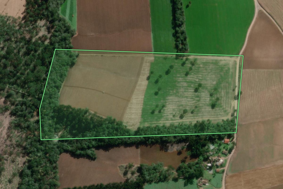 Imagem de satélite do imóvel rural em Canoinhas (SC), com o contorno declarado no CAR desenhado por cima.