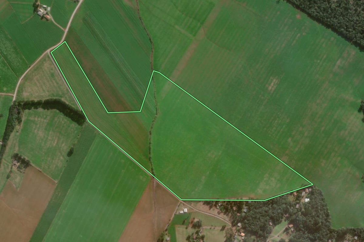 Imagem de satélite do imóvel rural em Canoinhas (SC), com o contorno declarado no CAR desenhado por cima.