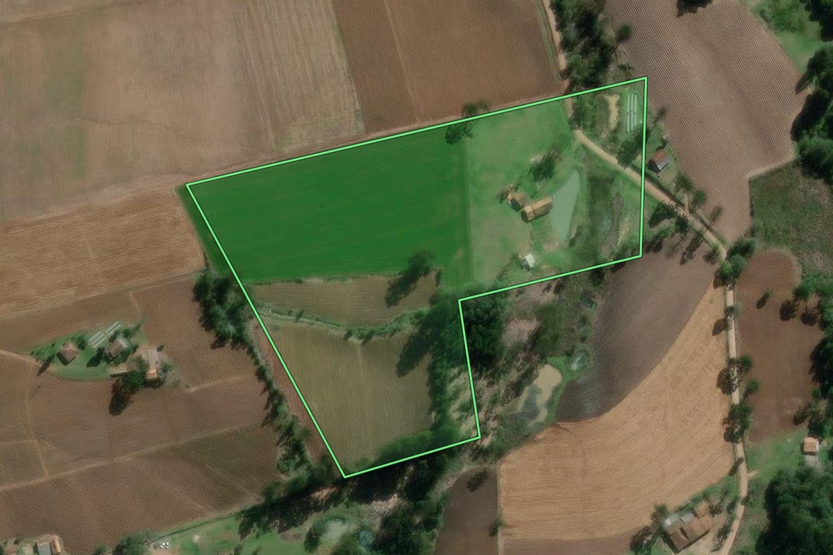 Imagem de satélite do imóvel rural em Canoinhas (SC), com o contorno declarado no CAR desenhado por cima.