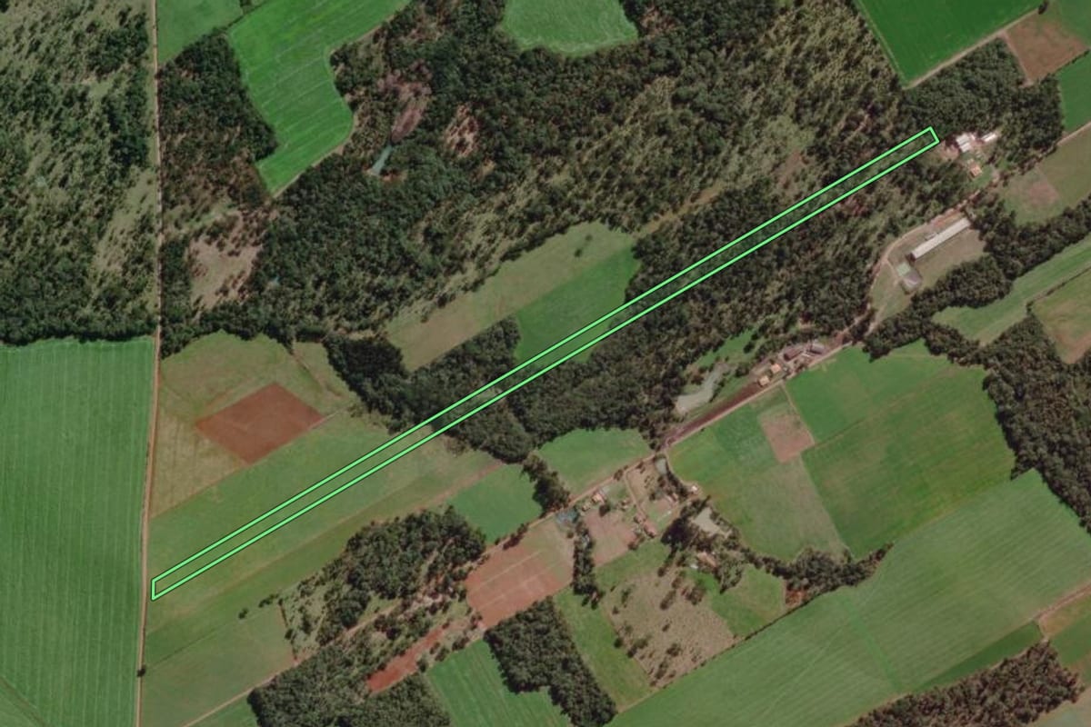 Imagem de satélite do imóvel rural em Canoinhas (SC), com o contorno declarado no CAR desenhado por cima.