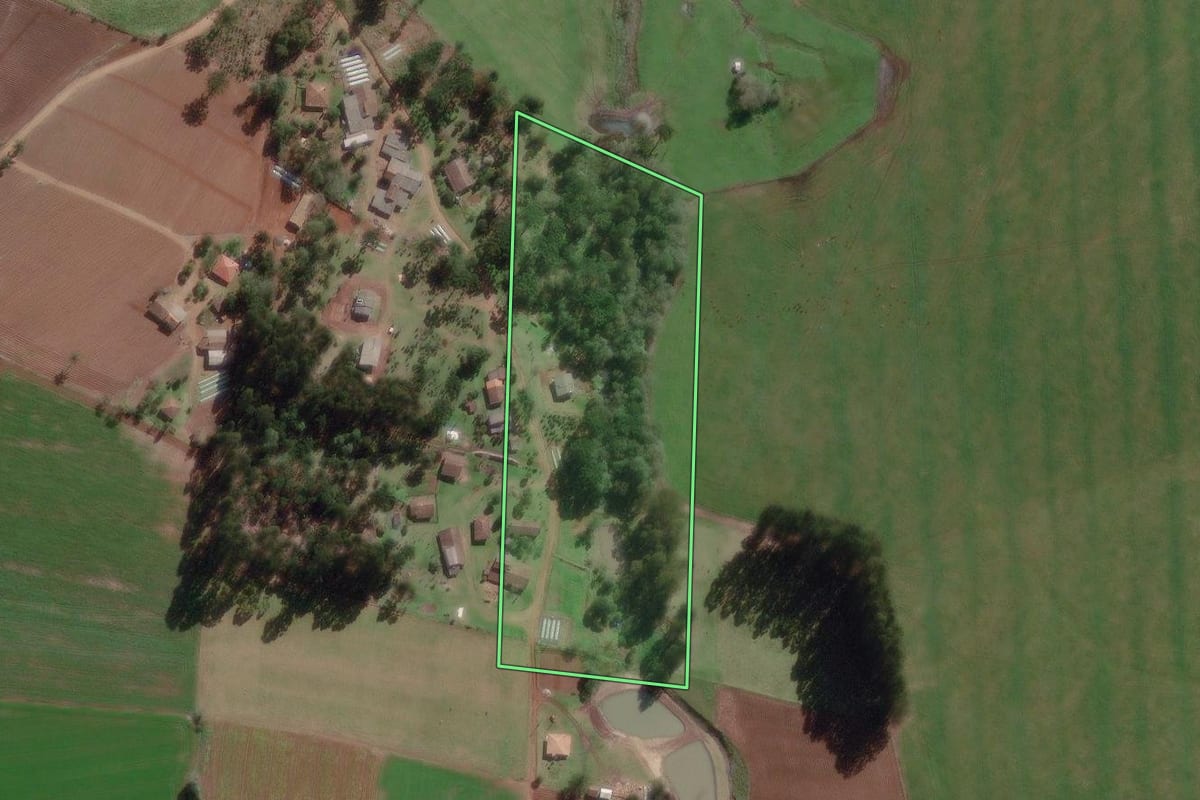 Imagem de satélite do imóvel rural em Canoinhas (SC), com o contorno declarado no CAR desenhado por cima.