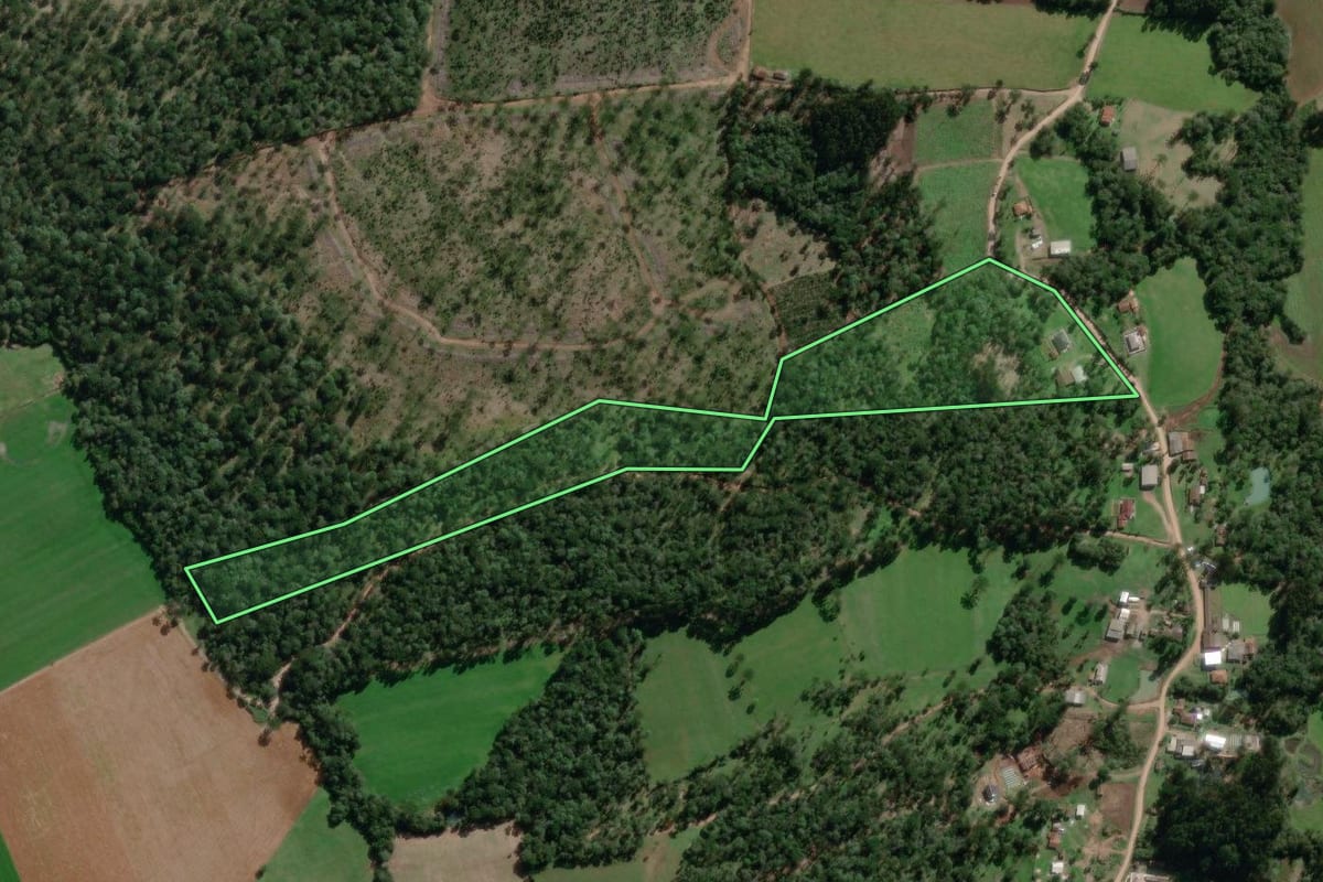 Imagem de satélite do imóvel rural em Canoinhas (SC), com o contorno declarado no CAR desenhado por cima.