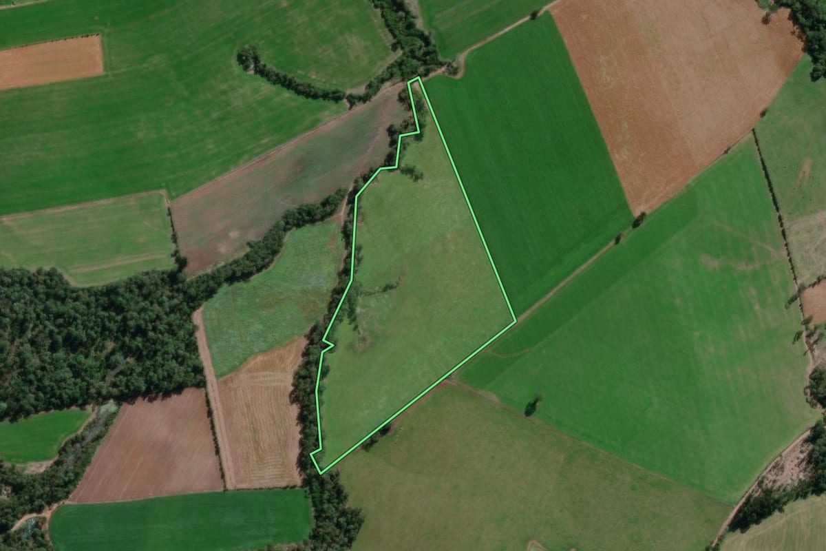 Imagem de satélite do imóvel rural em Canoinhas (SC), com o contorno declarado no CAR desenhado por cima.