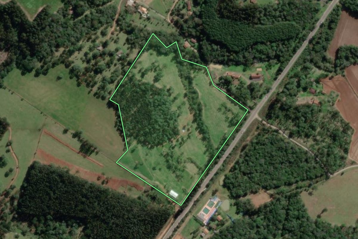 Imagem de satélite do imóvel rural em Canoinhas (SC), com o contorno declarado no CAR desenhado por cima.