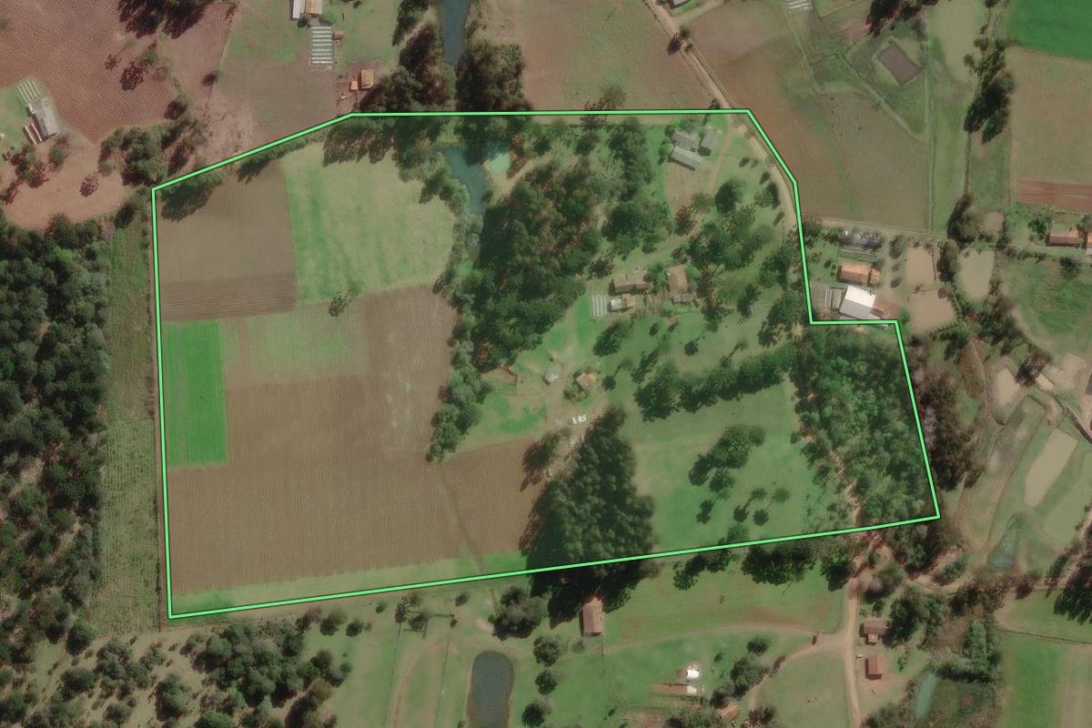 Imagem de satélite do imóvel rural em Canoinhas (SC), com o contorno declarado no CAR desenhado por cima.