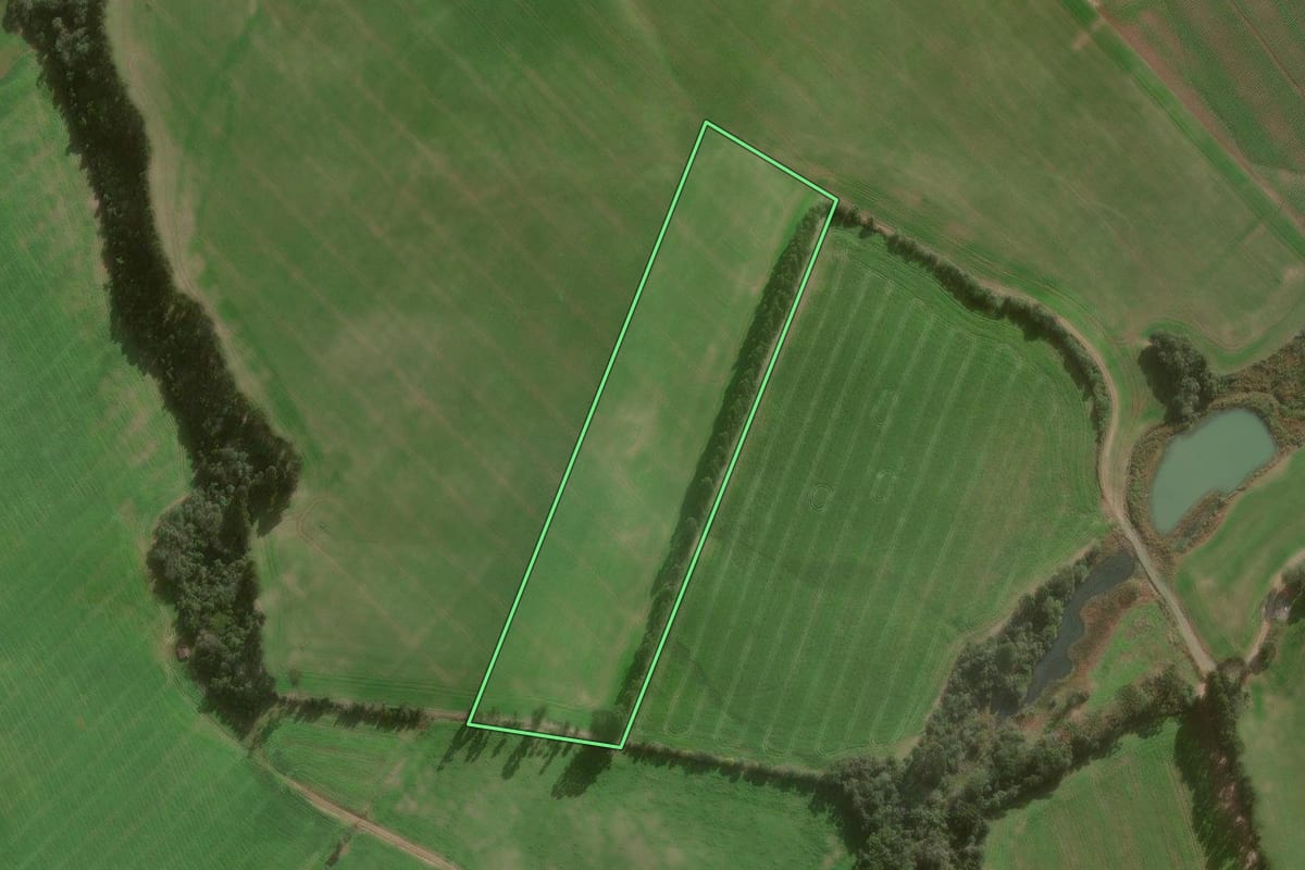 Imagem de satélite do imóvel rural em Canoinhas (SC), com o contorno declarado no CAR desenhado por cima.