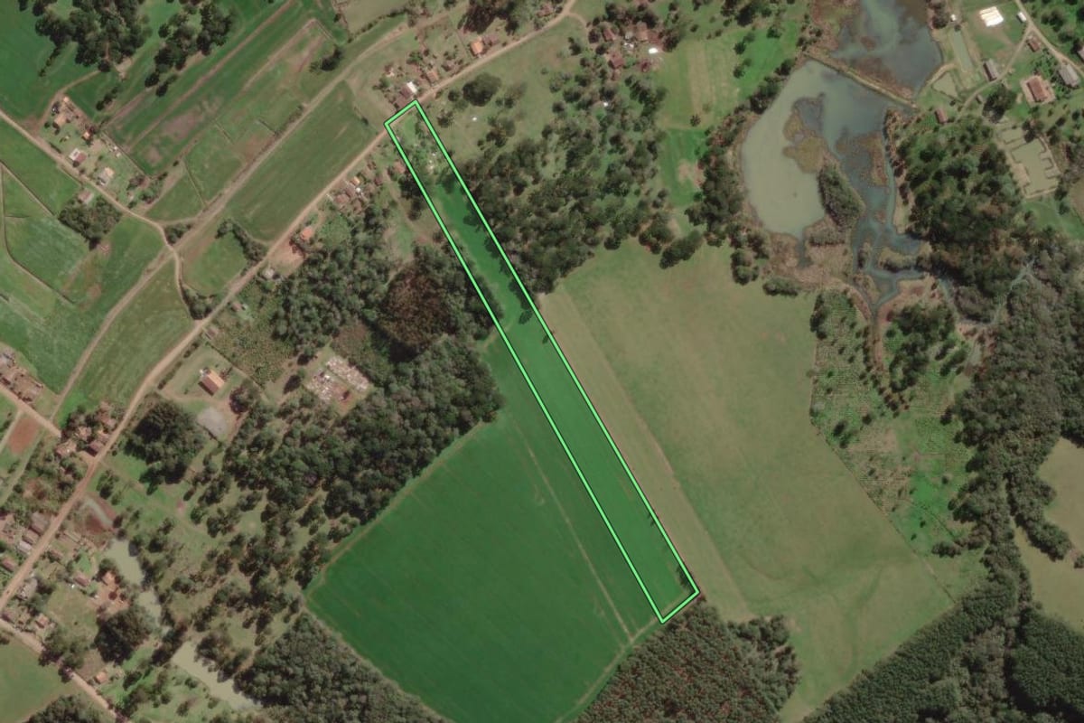 Imagem de satélite do imóvel rural em Canoinhas (SC), com o contorno declarado no CAR desenhado por cima.