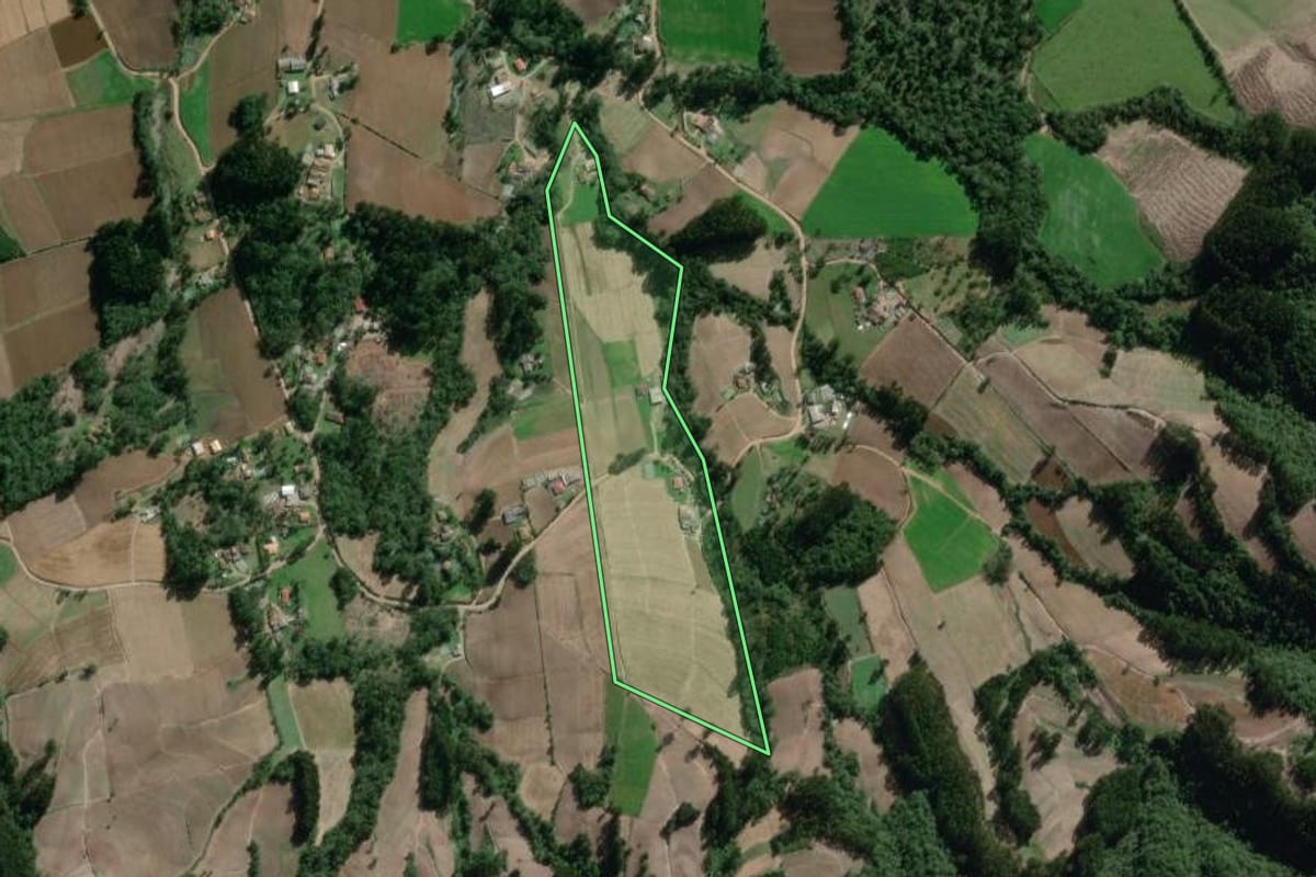 Imagem de satélite do imóvel rural em Canoinhas (SC), com o contorno declarado no CAR desenhado por cima.