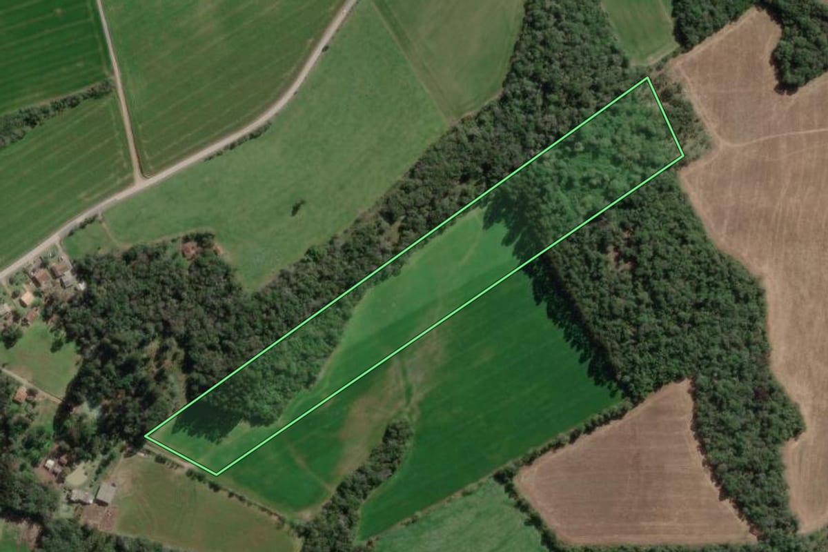 Imagem de satélite do imóvel rural em Canoinhas (SC), com o contorno declarado no CAR desenhado por cima.