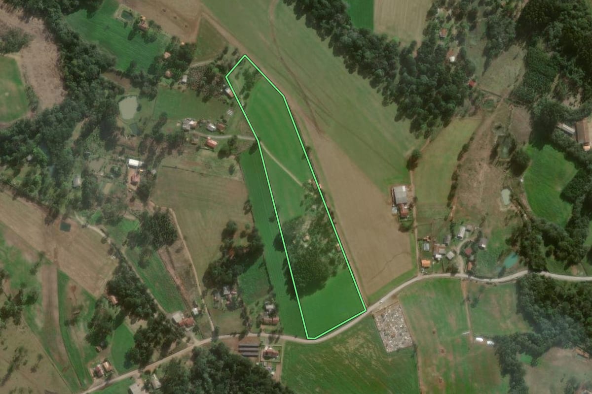 Imagem de satélite do imóvel rural em Canoinhas (SC), com o contorno declarado no CAR desenhado por cima.