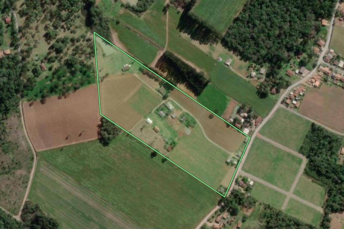 Imagem de satélite do imóvel rural em Canoinhas (SC), com o contorno declarado no CAR desenhado por cima.