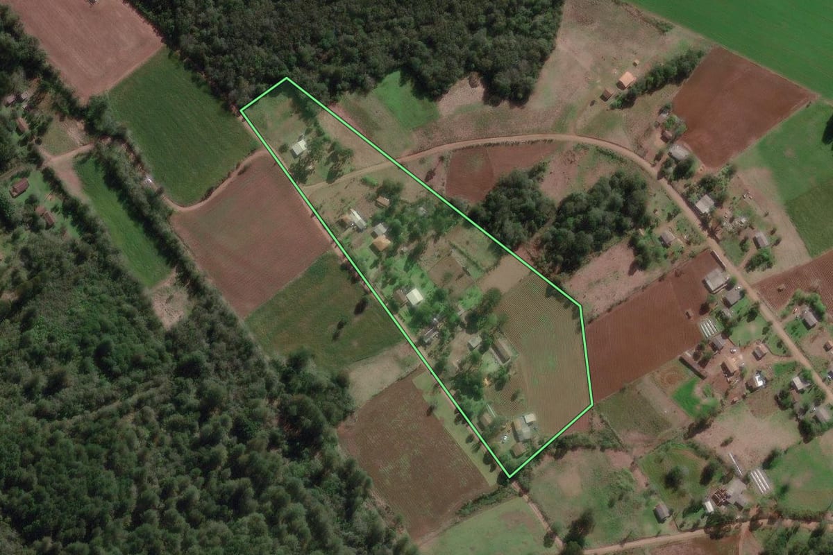 Imagem de satélite do imóvel rural em Canoinhas (SC), com o contorno declarado no CAR desenhado por cima.