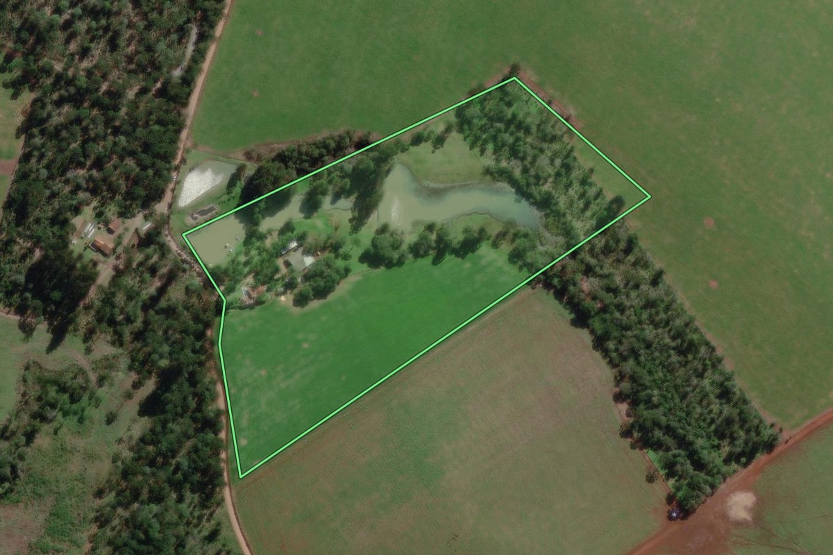 Imagem de satélite do imóvel rural em Canoinhas (SC), com o contorno declarado no CAR desenhado por cima.