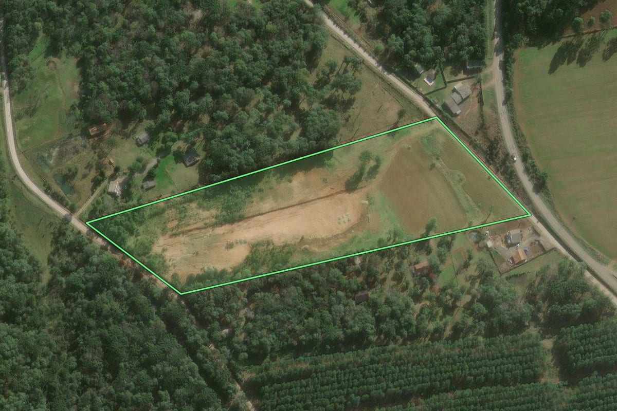 Imagem de satélite do imóvel rural em Canoinhas (SC), com o contorno declarado no CAR desenhado por cima.