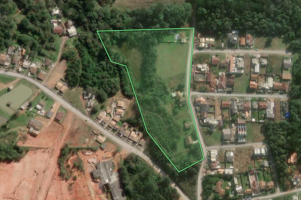 Imagem de satélite do imóvel rural em Canoinhas (SC), com o contorno declarado no CAR desenhado por cima.