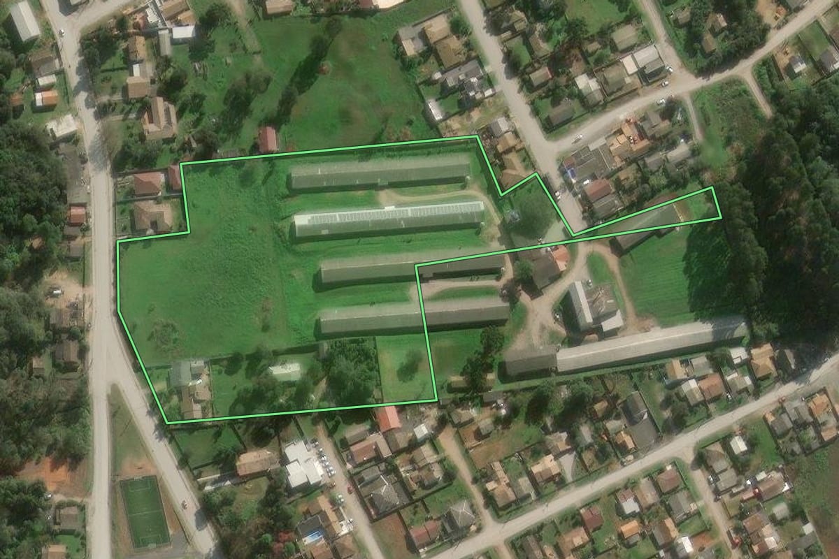 Imagem de satélite do imóvel rural em Canoinhas (SC), com o contorno declarado no CAR desenhado por cima.