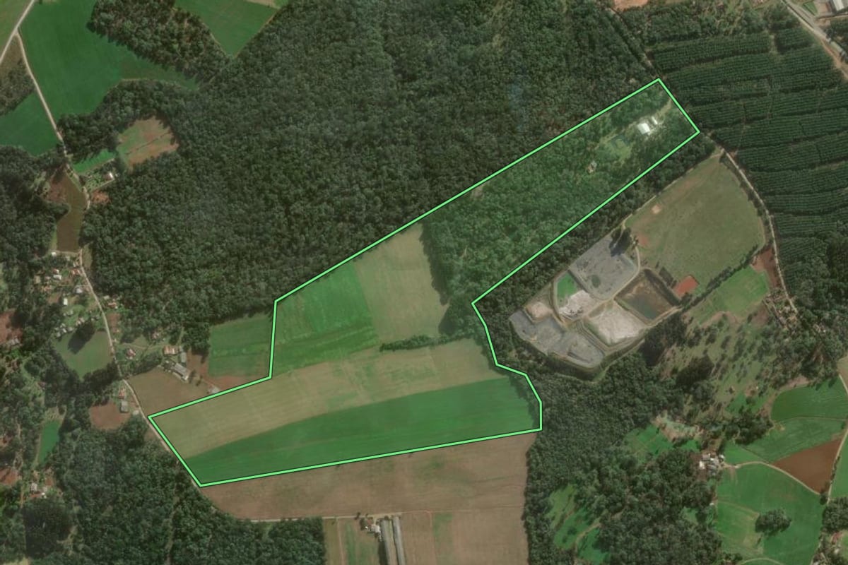 Imagem de satélite do imóvel rural em Canoinhas (SC), com o contorno declarado no CAR desenhado por cima.