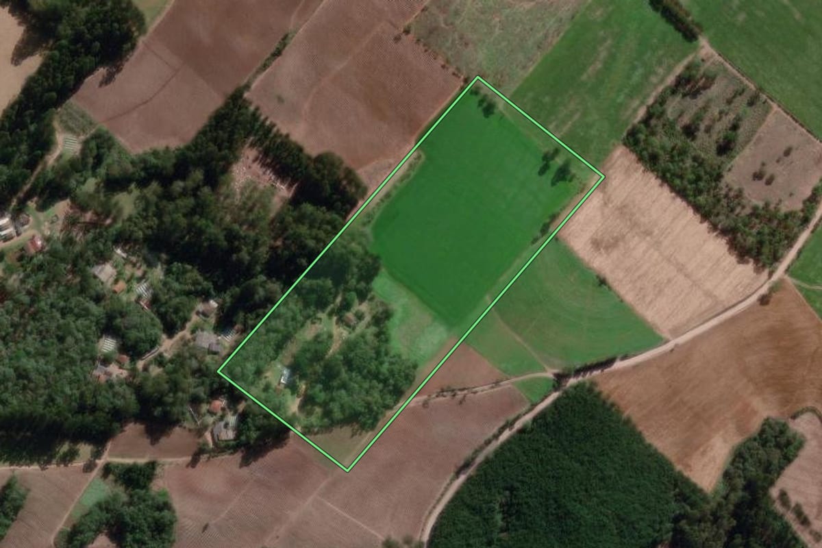 Imagem de satélite do imóvel rural em Canoinhas (SC), com o contorno declarado no CAR desenhado por cima.