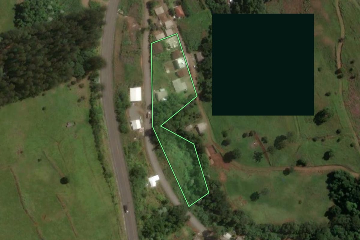 Imagem de satélite do imóvel rural em Capinzal (SC), com o contorno declarado no CAR desenhado por cima.