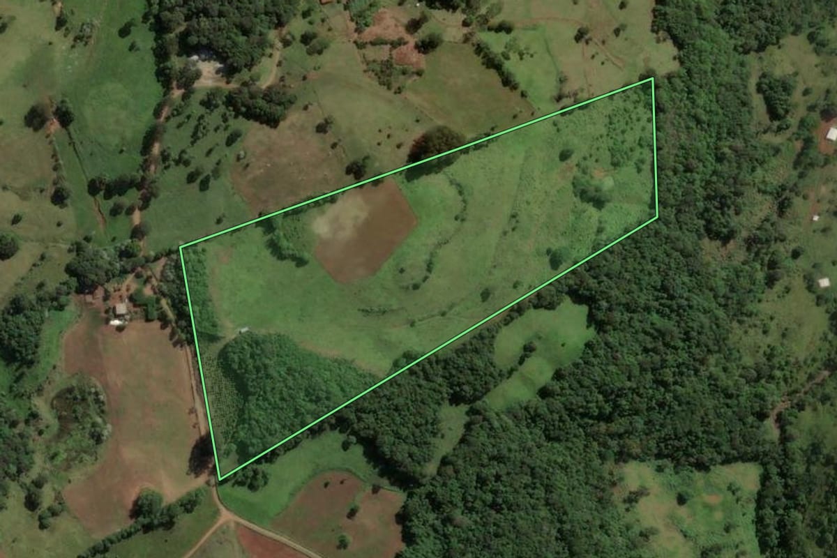 Imagem de satélite do imóvel rural em Capinzal (SC), com o contorno declarado no CAR desenhado por cima.