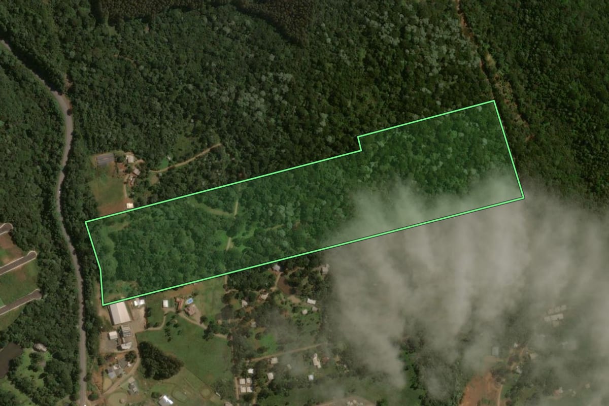 Imagem de satélite do imóvel rural em Catanduvas (SC), com o contorno declarado no CAR desenhado por cima.
