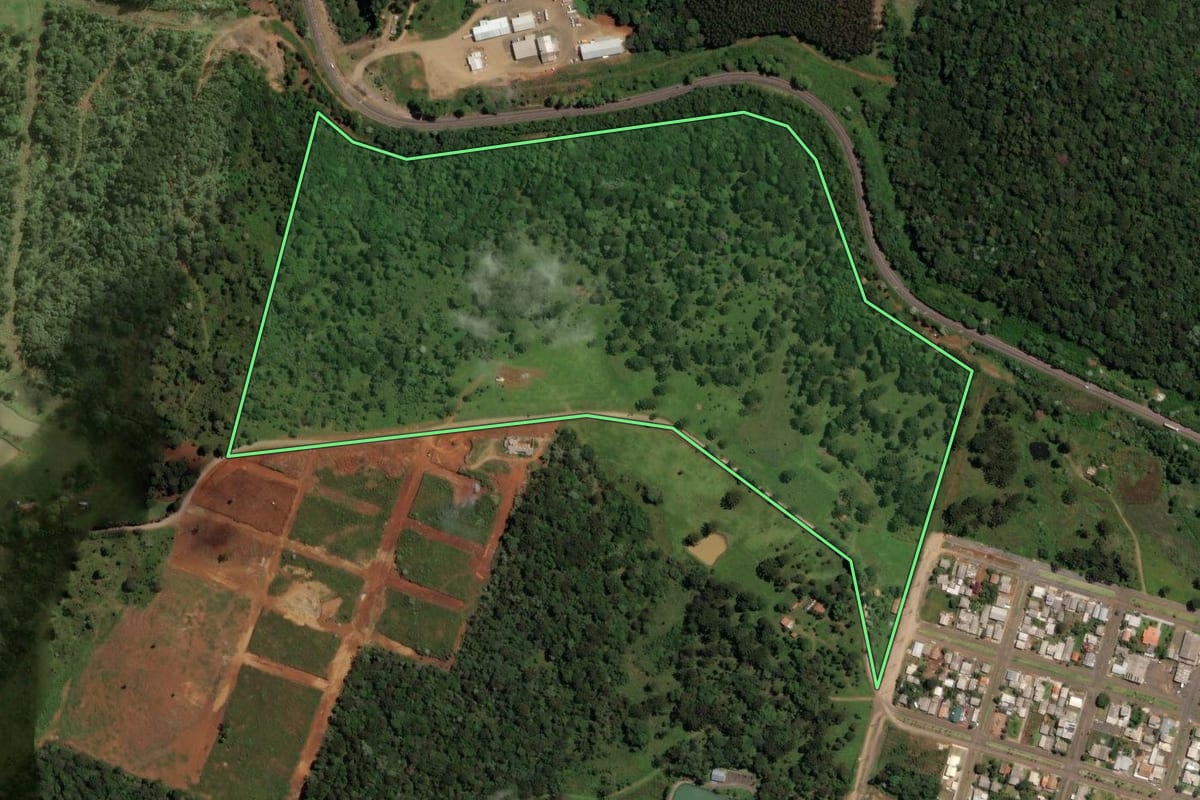 Imagem de satélite do imóvel rural em Catanduvas (SC), com o contorno declarado no CAR desenhado por cima.