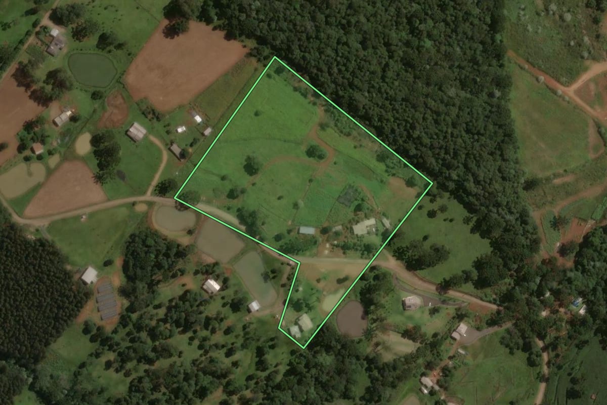 Imagem de satélite do imóvel rural em Catanduvas (SC), com o contorno declarado no CAR desenhado por cima.