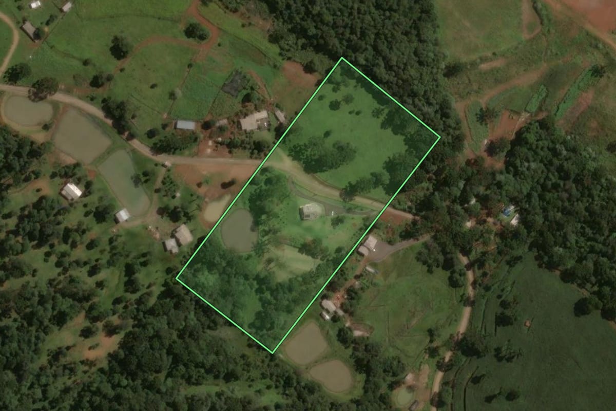 Imagem de satélite do imóvel rural em Catanduvas (SC), com o contorno declarado no CAR desenhado por cima.