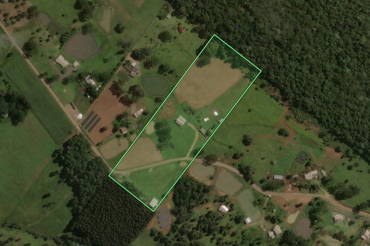 Imagem de satélite do imóvel rural em Catanduvas (SC), com o contorno declarado no CAR desenhado por cima.