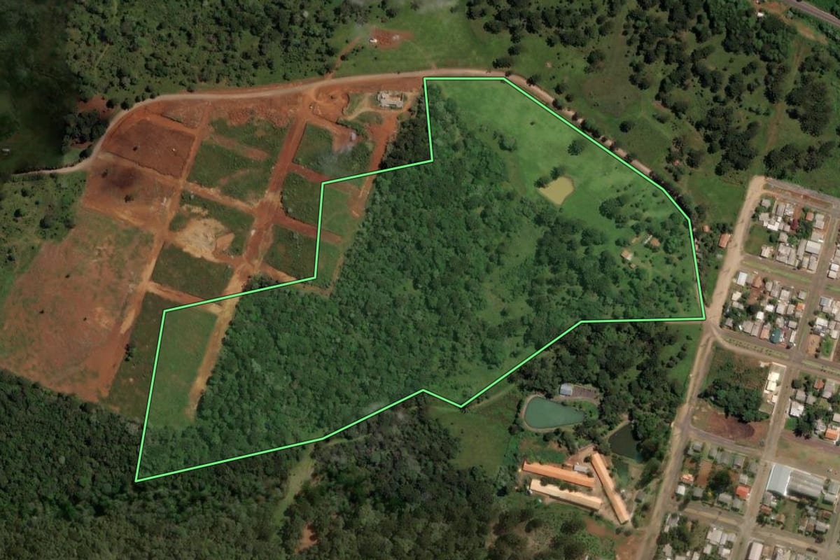 Imagem de satélite do imóvel rural em Catanduvas (SC), com o contorno declarado no CAR desenhado por cima.