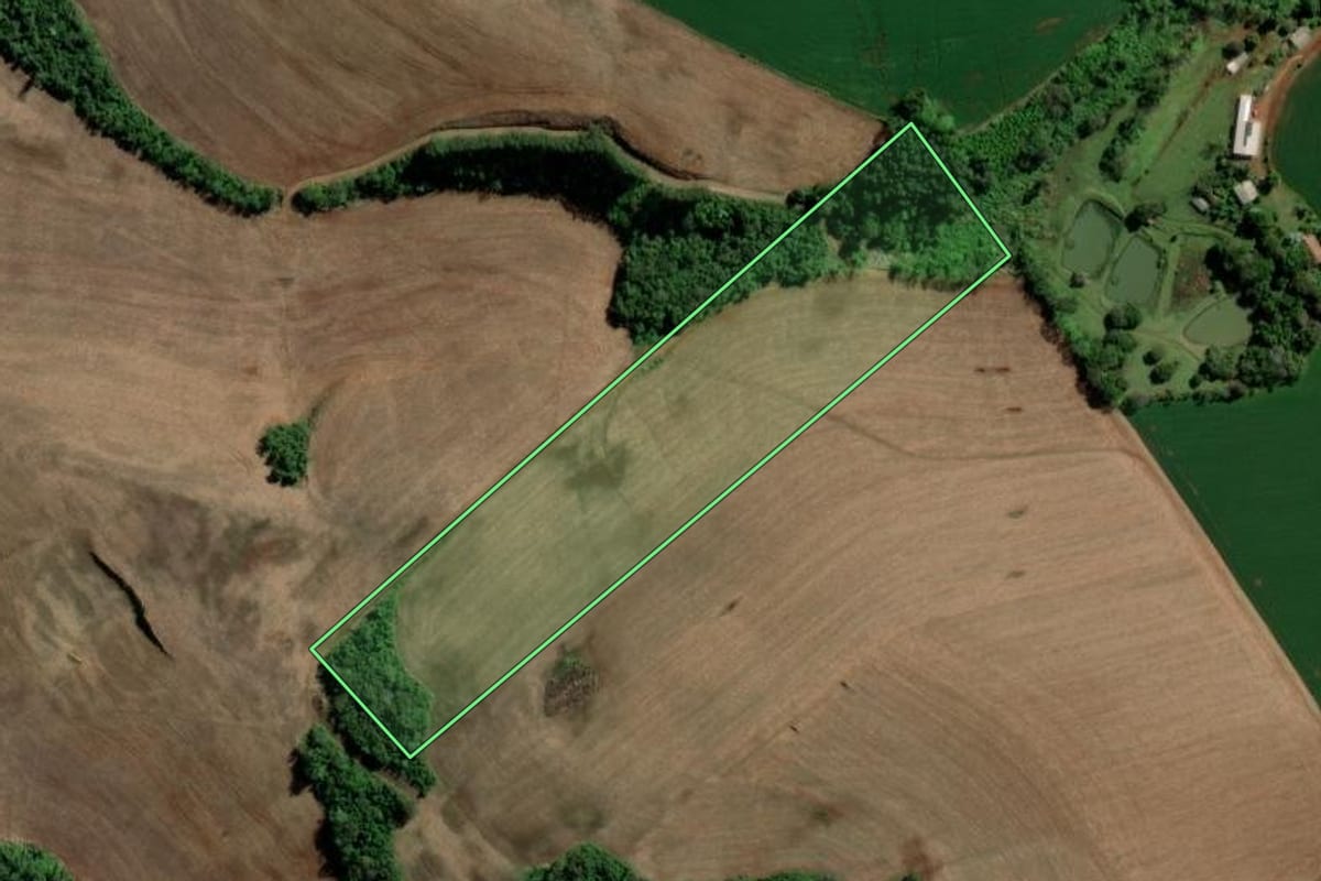 Imagem de satélite do imóvel rural em Caxambu do Sul (SC), com o contorno declarado no CAR desenhado por cima.