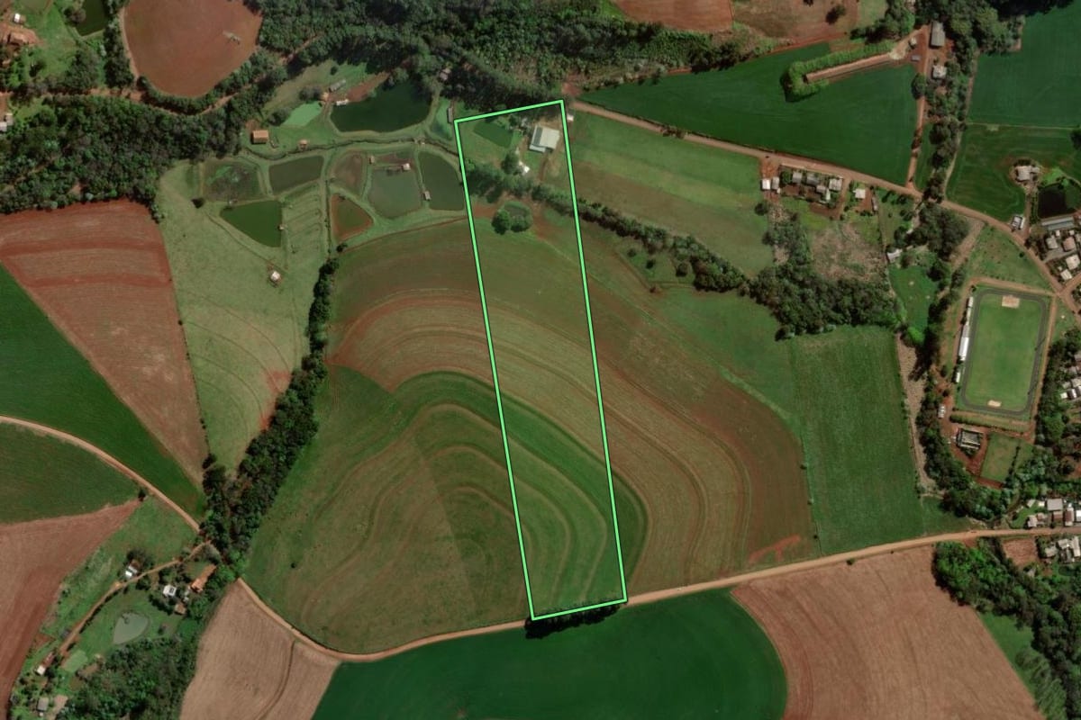 Imagem de satélite do imóvel rural em Caxambu do Sul (SC), com o contorno declarado no CAR desenhado por cima.