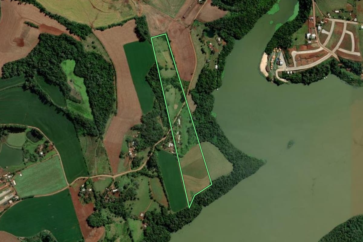 Imagem de satélite do imóvel rural em Caxambu do Sul (SC), com o contorno declarado no CAR desenhado por cima.