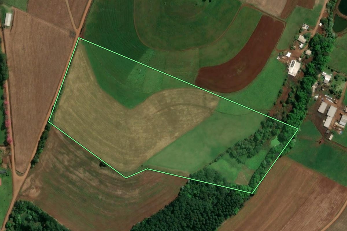 Imagem de satélite do imóvel rural em Caxambu do Sul (SC), com o contorno declarado no CAR desenhado por cima.