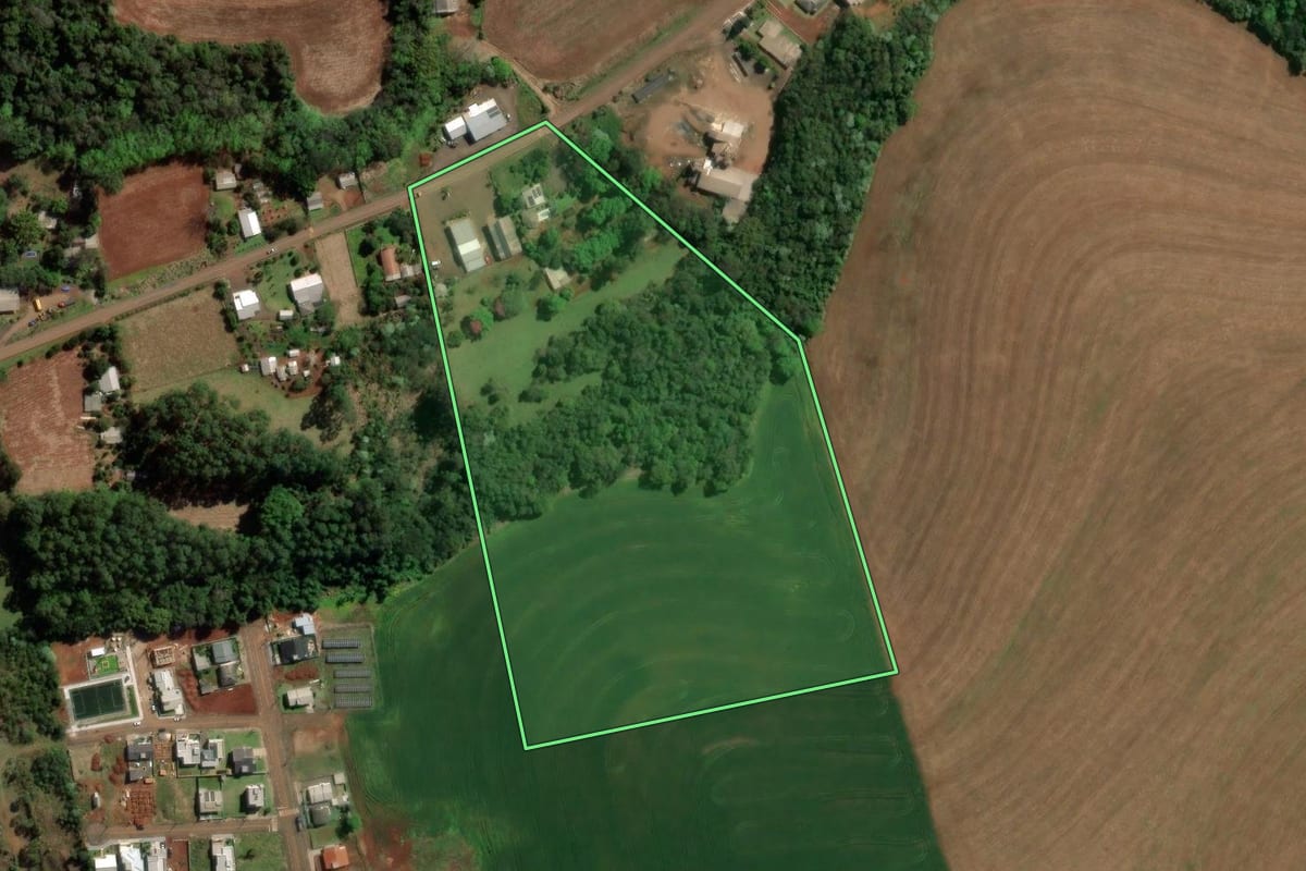 Imagem de satélite do imóvel rural em Caxambu do Sul (SC), com o contorno declarado no CAR desenhado por cima.