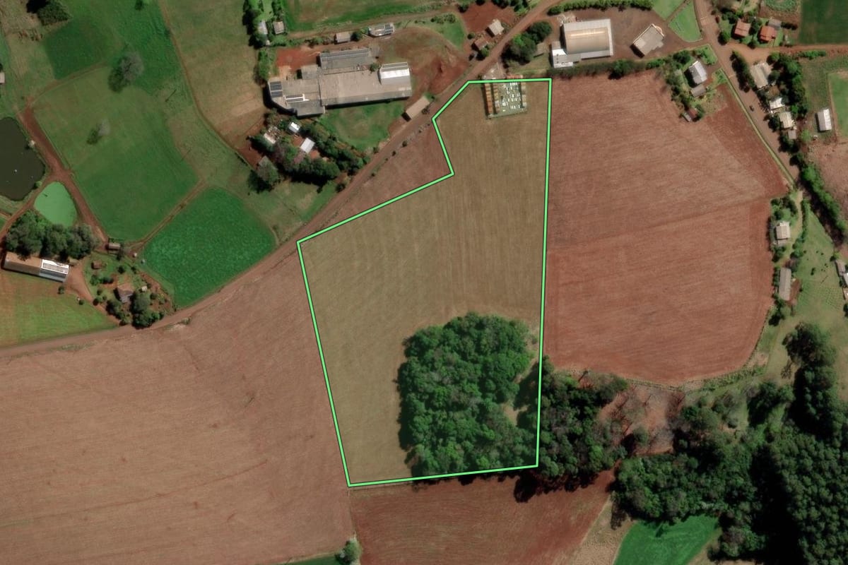 Imagem de satélite do imóvel rural em Caxambu do Sul (SC), com o contorno declarado no CAR desenhado por cima.