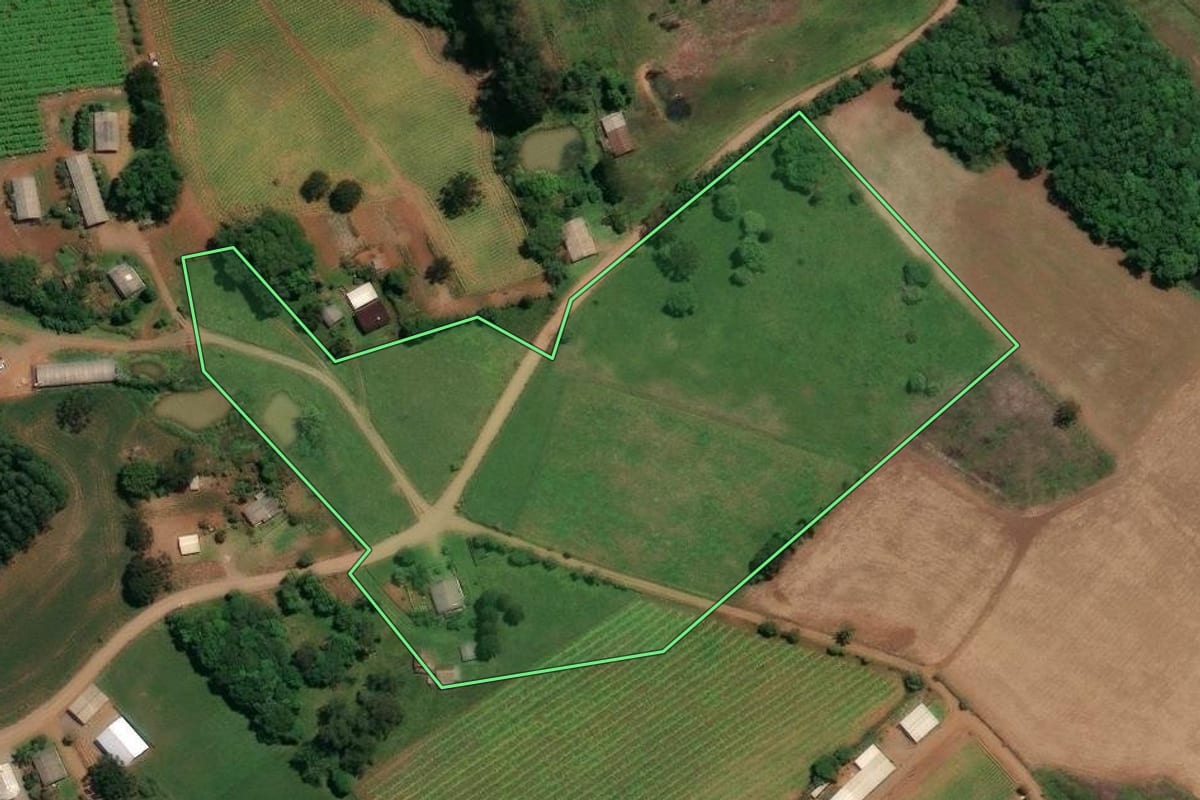 Imagem de satélite do imóvel rural em Celso Ramos (SC), com o contorno declarado no CAR desenhado por cima.