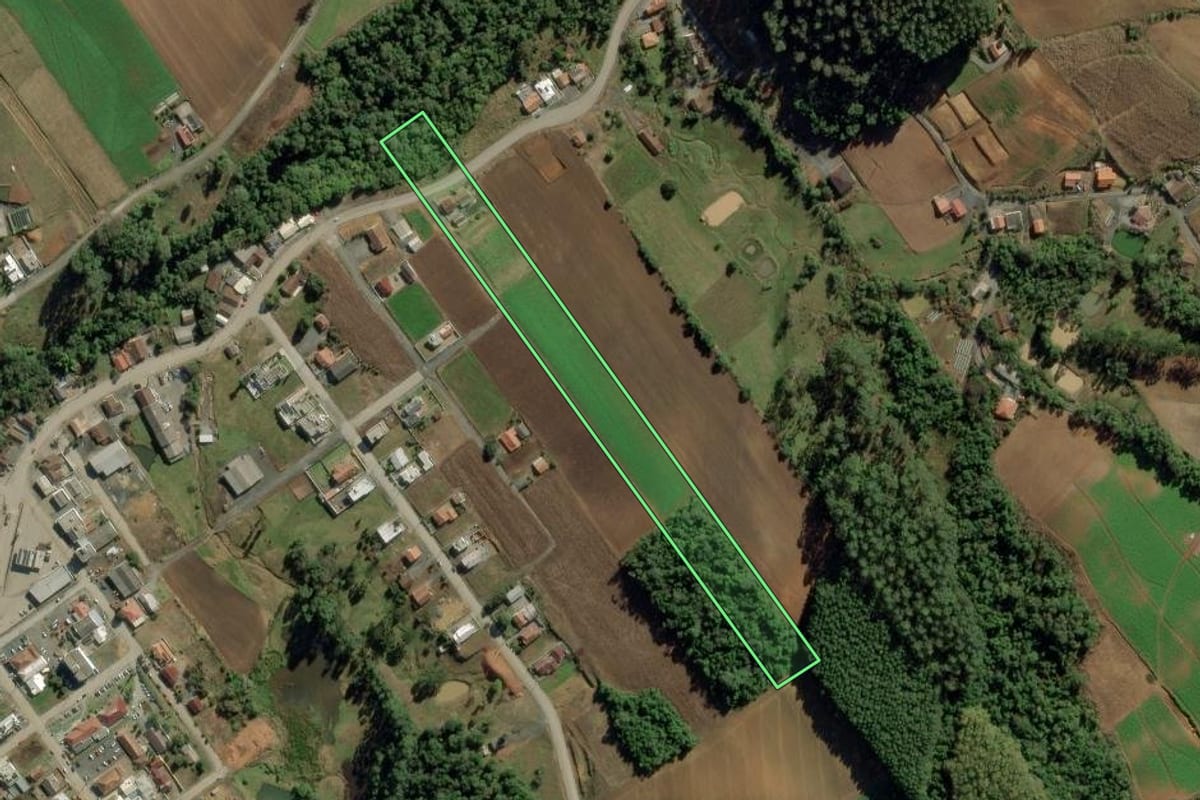 Imagem de satélite do imóvel rural em Chapadão do Lageado (SC), com o contorno declarado no CAR desenhado por cima.