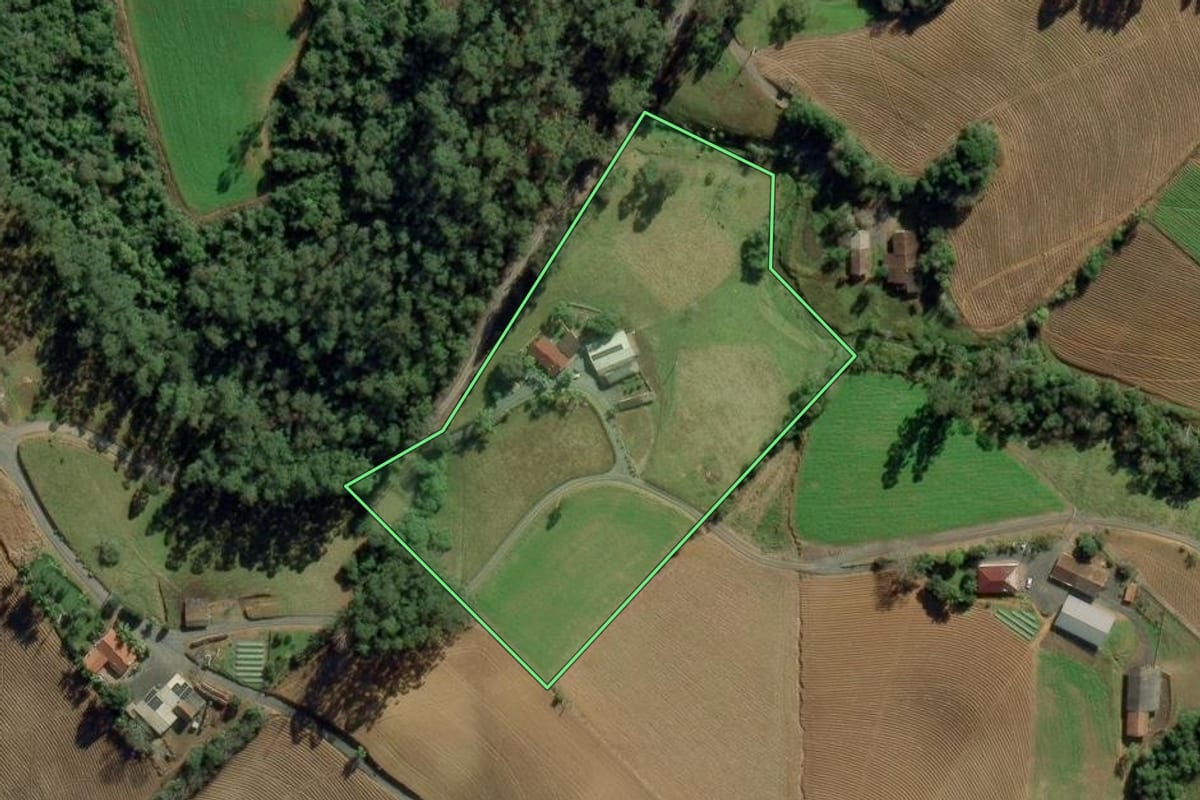 Imagem de satélite do imóvel rural em Chapadão do Lageado (SC), com o contorno declarado no CAR desenhado por cima.