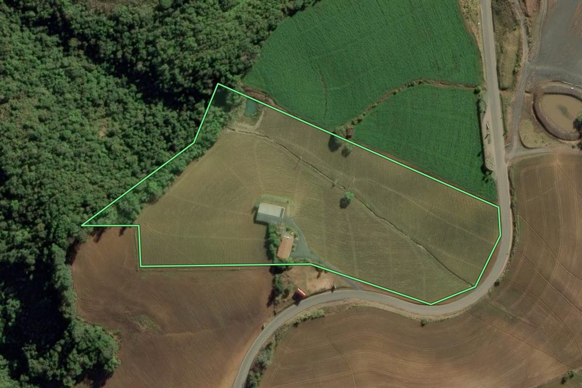 Imagem de satélite do imóvel rural em Chapadão do Lageado (SC), com o contorno declarado no CAR desenhado por cima.