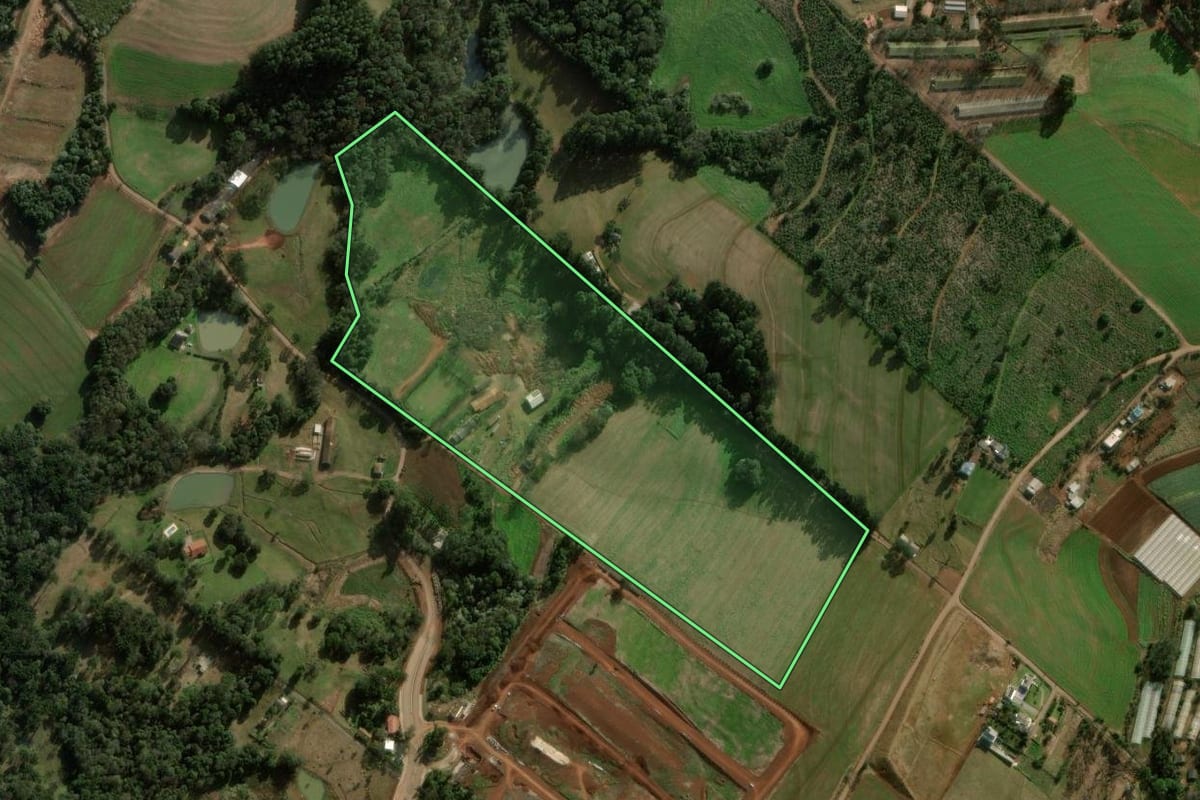 Imagem de satélite do imóvel rural em Chapecó (SC), com o contorno declarado no CAR desenhado por cima.